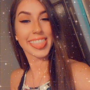 Meet your Posher, Becca